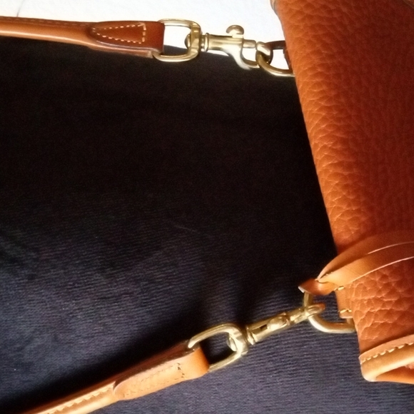 RARE! New Vintage DOONEY & BOURKE British Tan Calvary Crossbody Purse. - Picture 6 of 12